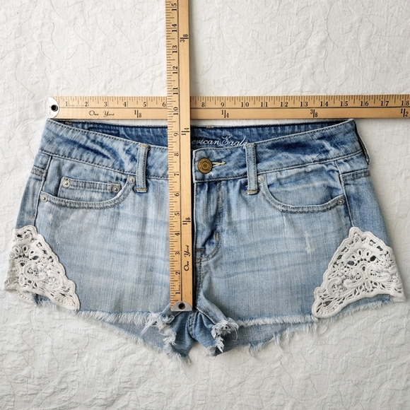 American Eagle Short Denim Shorts With Crochet Side Inserts, Size 4 - Picture 9 of 15